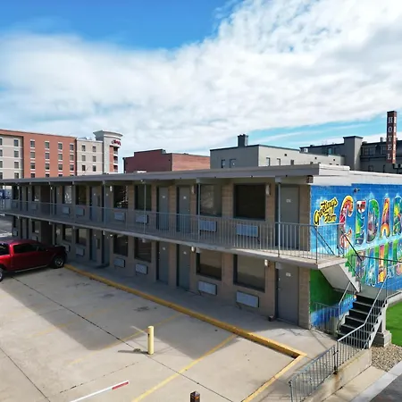 Lindell Motor Lodge - Downtown Cedar Falls Studio With Free Gated Parking! Exterior photo