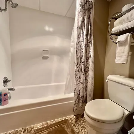 Lindell Motor Lodge - Downtown Cedar Falls Studio With Free Gated Parking! Exterior photo