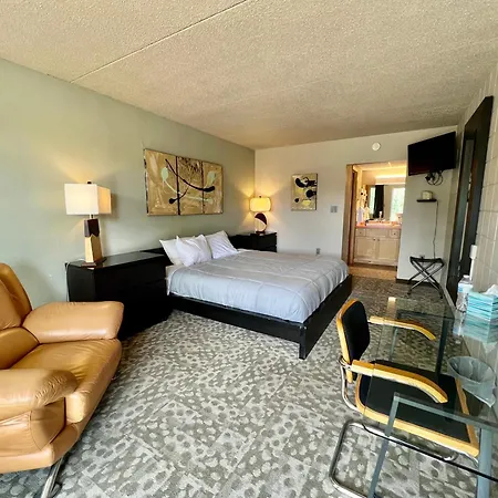 Lindell Motor Lodge - Downtown Cedar Falls Studio With Free Gated Parking! Exterior photo