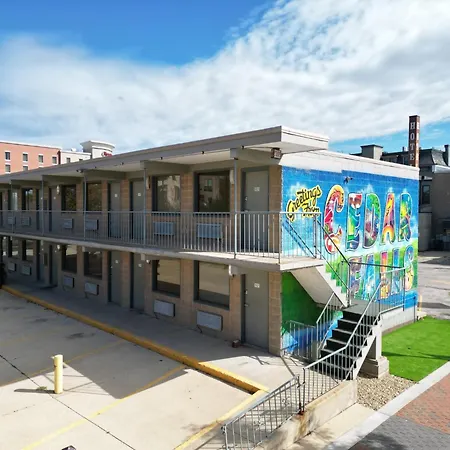 Lindell Motor Lodge - Downtown Cedar Falls Studio With Free Gated Parking! Exterior photo