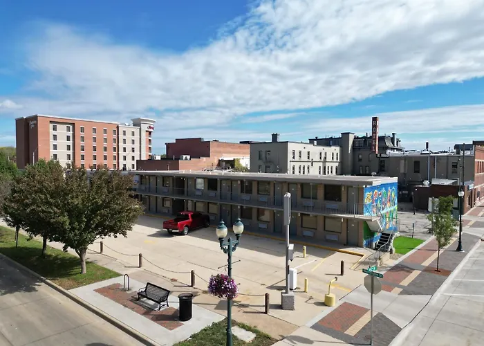 Lindell Motor Lodge - Downtown Cedar Falls Studio With Free Gated Parking!