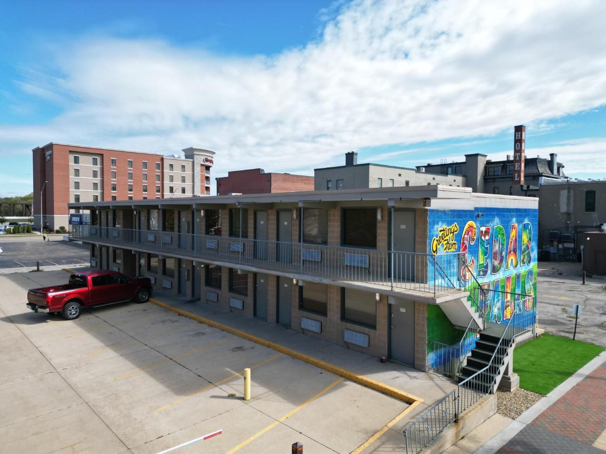 Lindell Motor - Downtown With Free Gated Parking! *