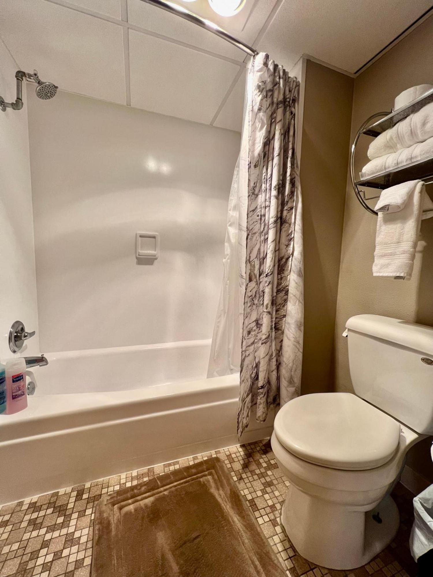 Lindell Motor - Downtown With Free Gated Parking! * Cedar Falls